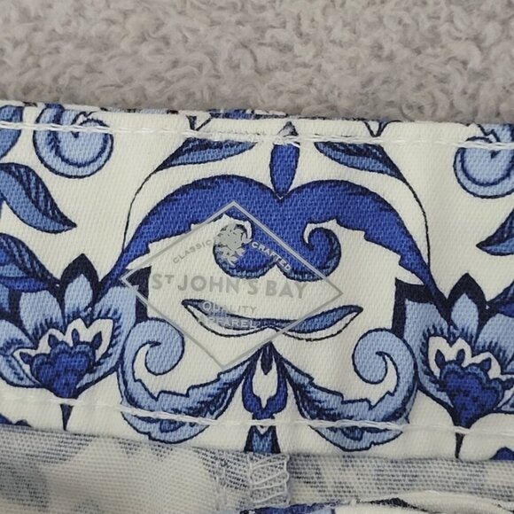 NWT St. Johns Bay Womens White Amanda Paisley Capri Pants Size 14 JCT - Picture 4 of 9